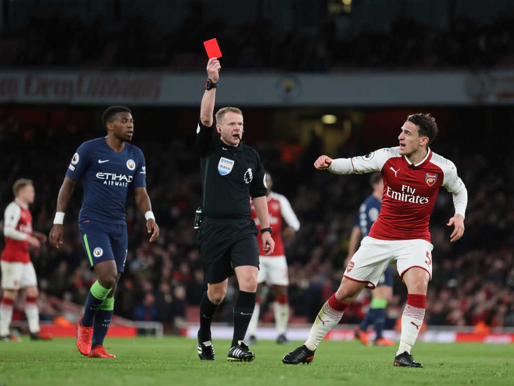 后防线的坚 后防线的坚